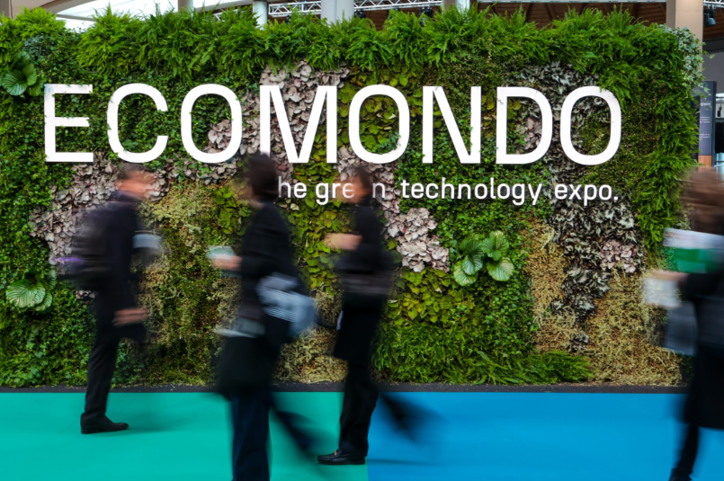 l'immagine rappresenta la pubbicità della fiera di ecomondo, a rimini; saremo presenti come visitatori. Dedicheremo la giornata del 5 novembre alla scoperta delle novità su sostenibilità, economia circolare ed energie rinnovabili.